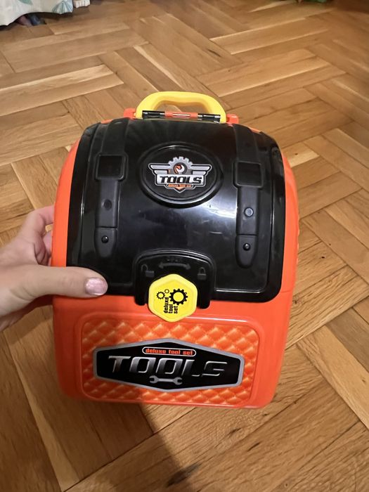 Куфар работилница с инструменти