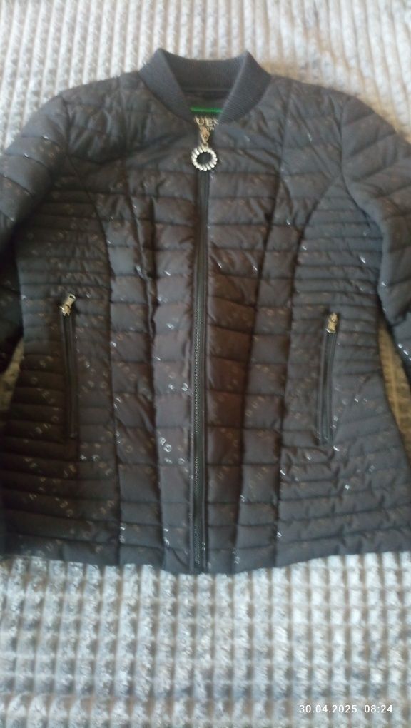 Дамско оригинално яке Guess размер S,