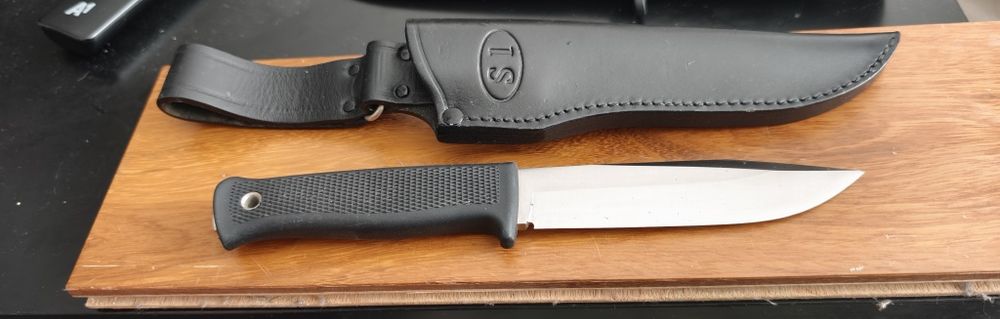 Продавам нож Falkniven S1, с кожена кания кания