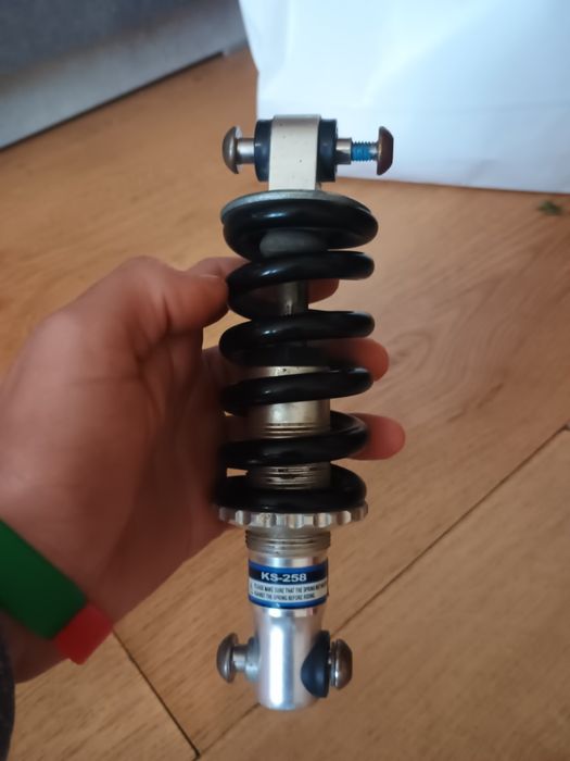 Продавам заден шок за колело