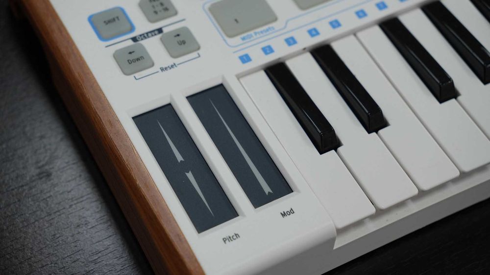 Arturia MiniLab – Claviatură MIDI compactă