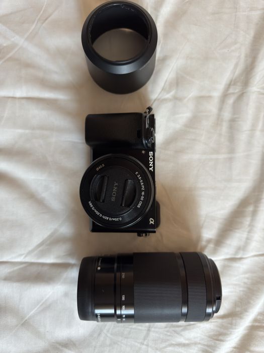 Sony A6000 cu doua obiective standarad