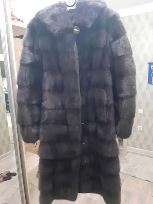 Продам натуральный шубу, цвет сереватый. Размер 46. Цена договорная