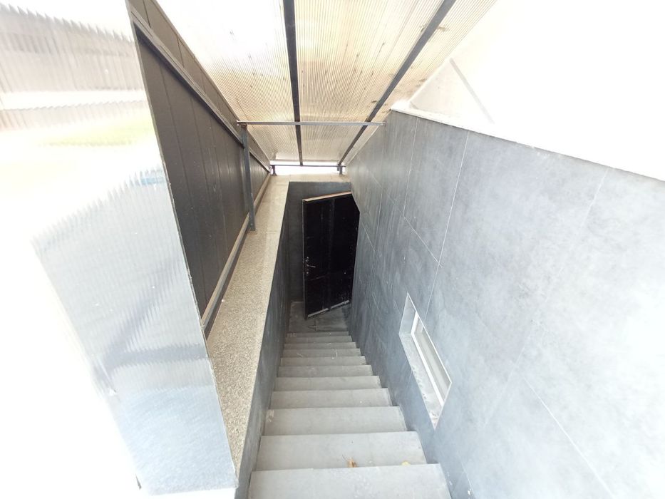 Своя Аренда помещений 300 м2. Цокольный этаж