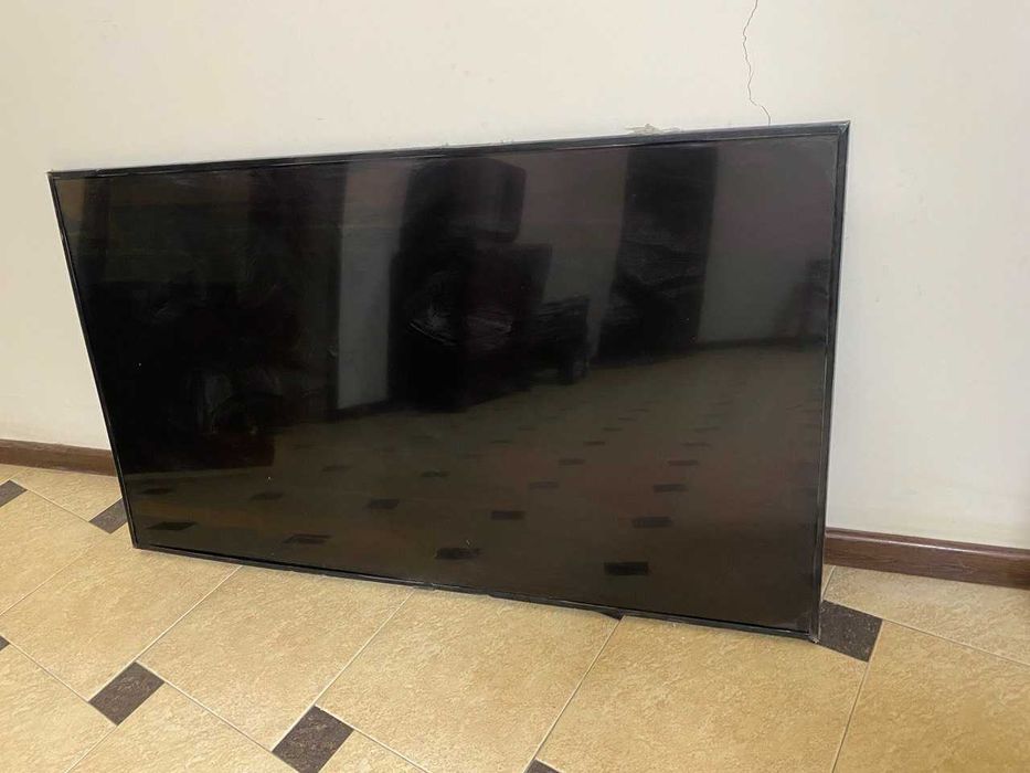 Samsung UE65RU7100 (Экран сломан)