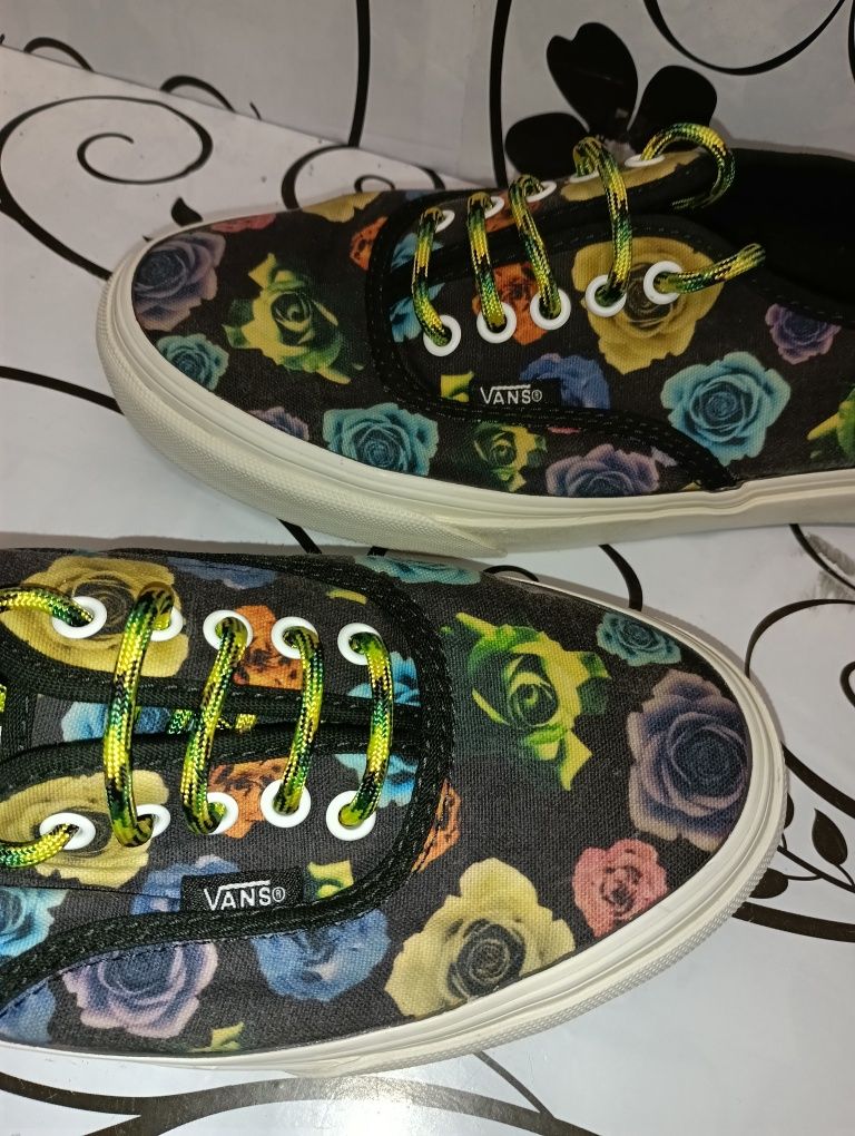 Vans Roses N 39 - 32 лв