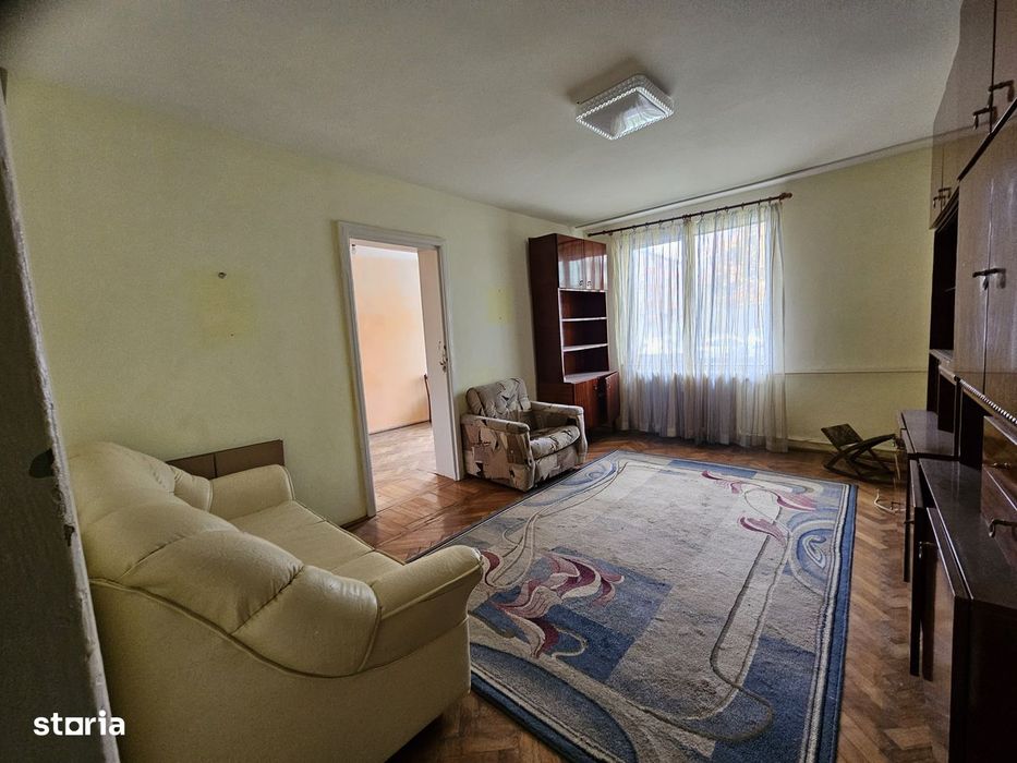 Ultracentral -parter , apartament cu trei camere, parcare