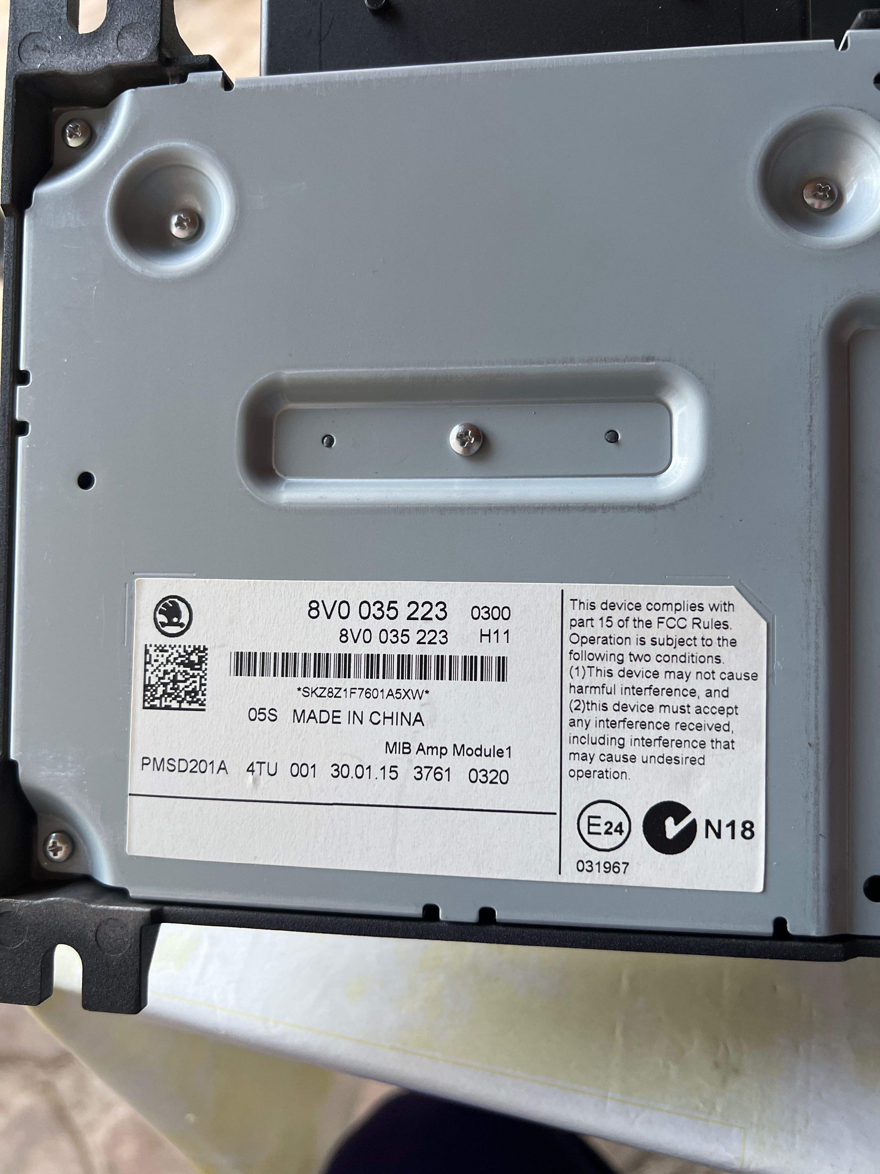 дисплей и усилвател canton за Шкода Октавия 3  vw pasat 8