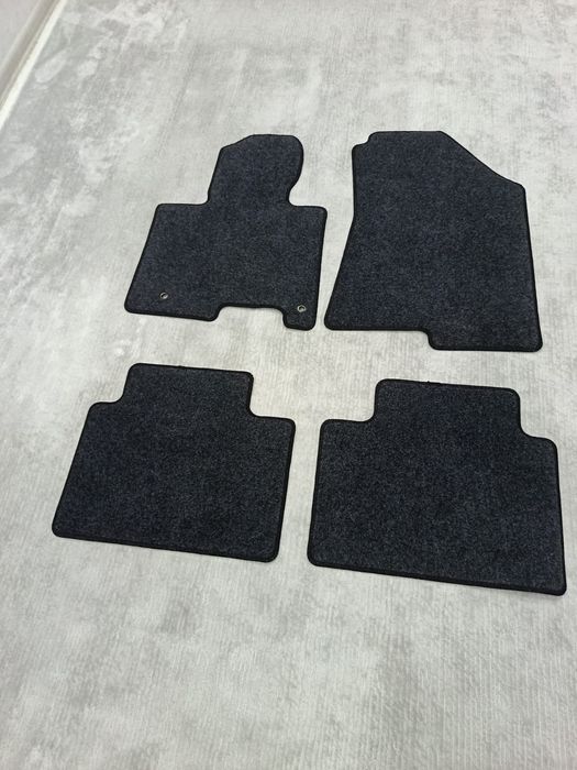 Продам новые ворсовые коврики на Hundai tucson 2025г