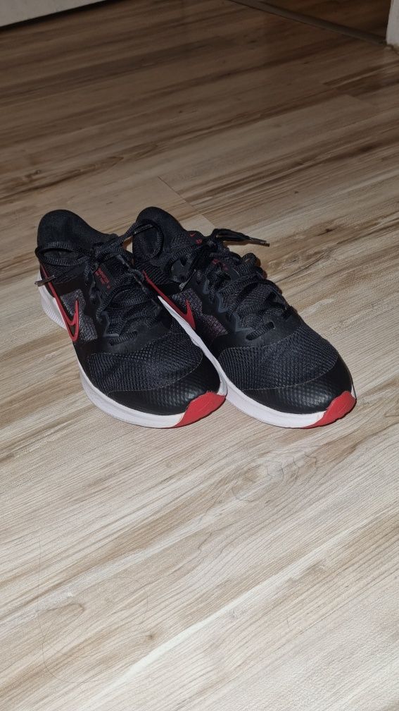 Маратонки nike размер 38.5