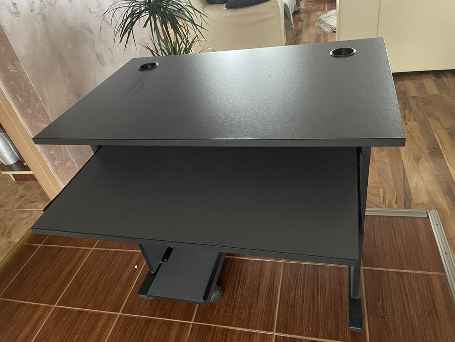 Birou gri cu negru - stare foarte bună