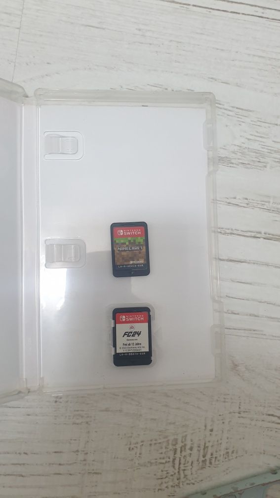Продавам Nintendo Switch OLED – Бял модел + 2 Игри