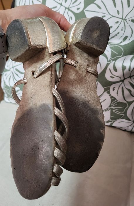 Vand pantofi dans sportiv/ societate copii