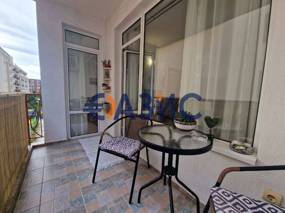 Продава се Тристаен апартамент в к.к. Слънчев бряг - 61 кв.м за 920 €/кв.м - Снимка #8