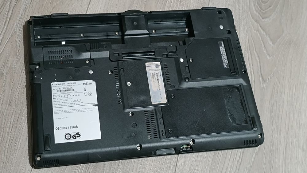 Fujitsu T902 laptop-tableta incomplet