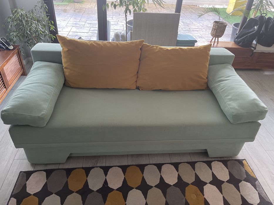 Canapea extensibila cu lada de depozitare