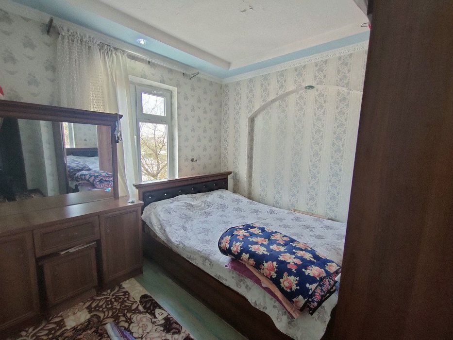 Qorasu 6 kvartira sotilad srochna