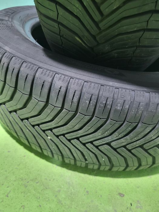 2 бр 215/60/17 всесезонни Michelin