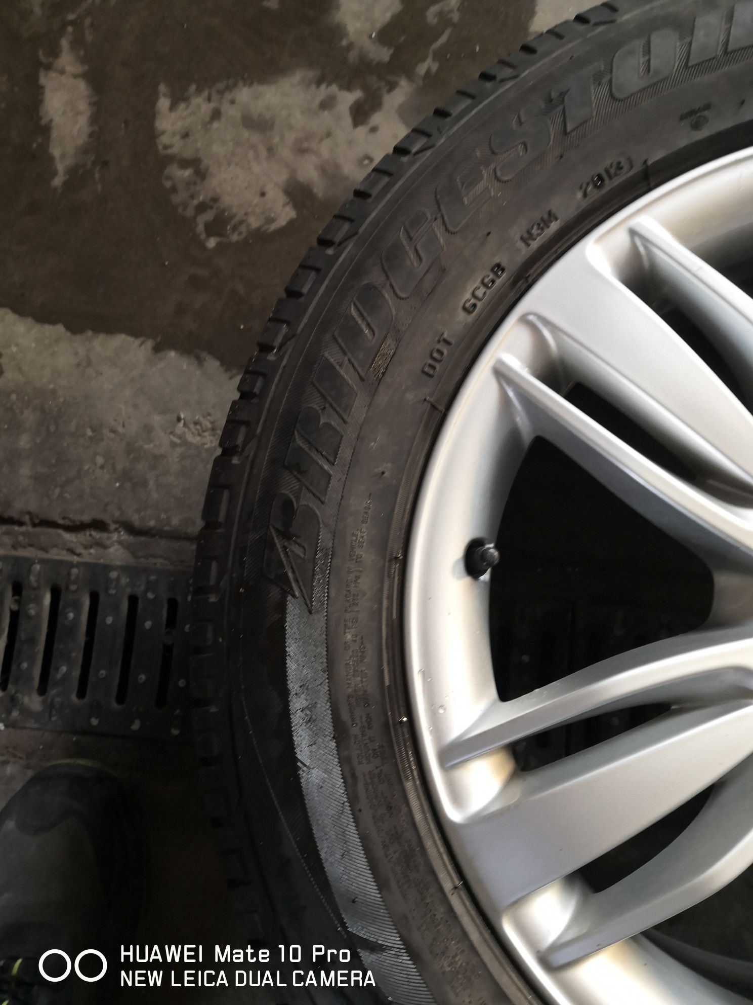 235 55 17 цола гуми Bridgestone