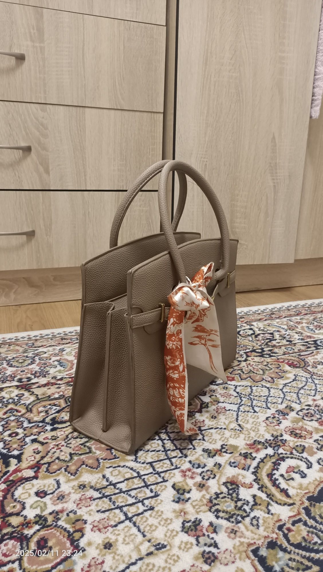Стильная бежевая сумка в стиле Birkin