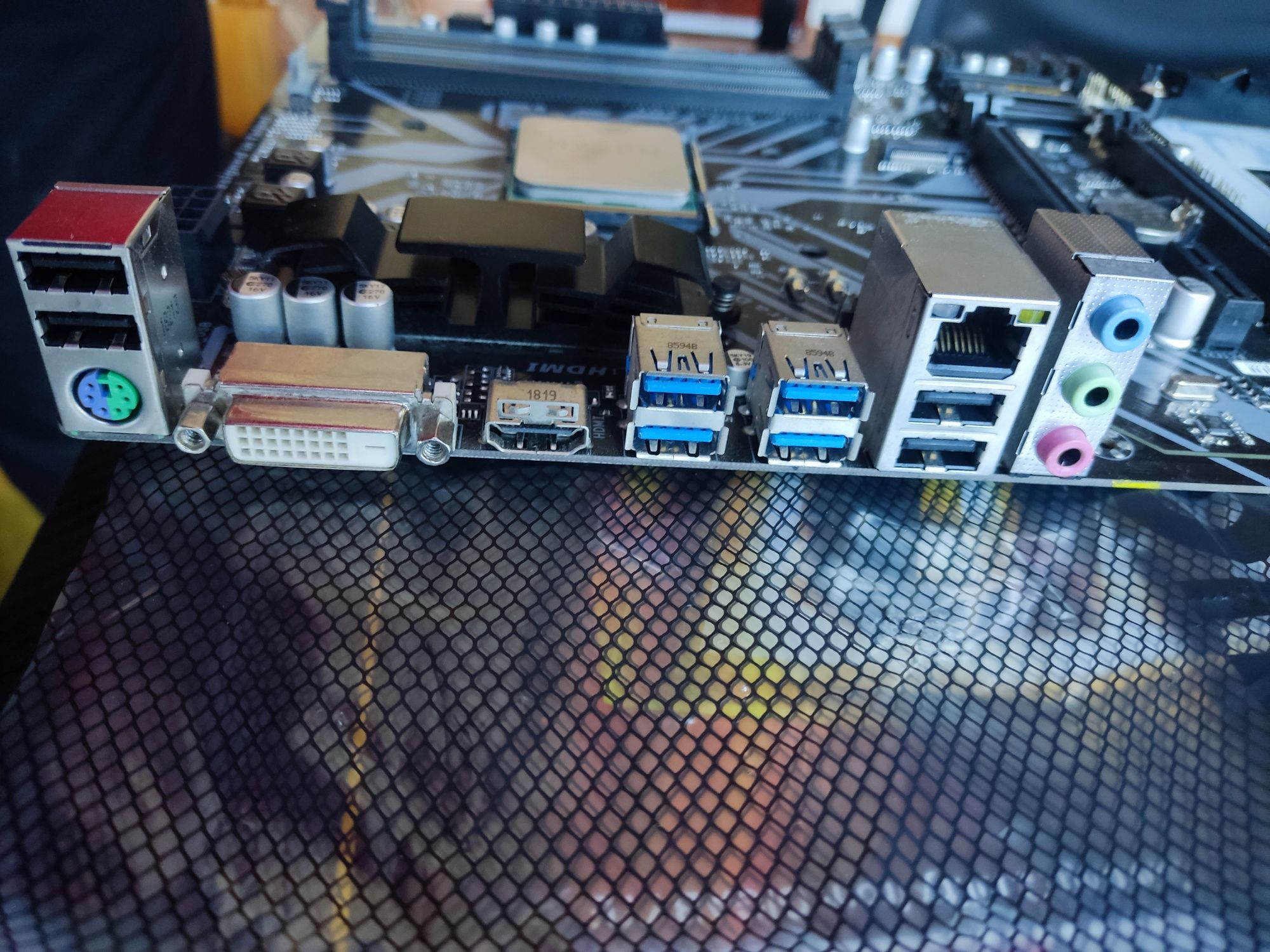 Дъно Gigabyte B450M + Процесор Ryzen 5 3600