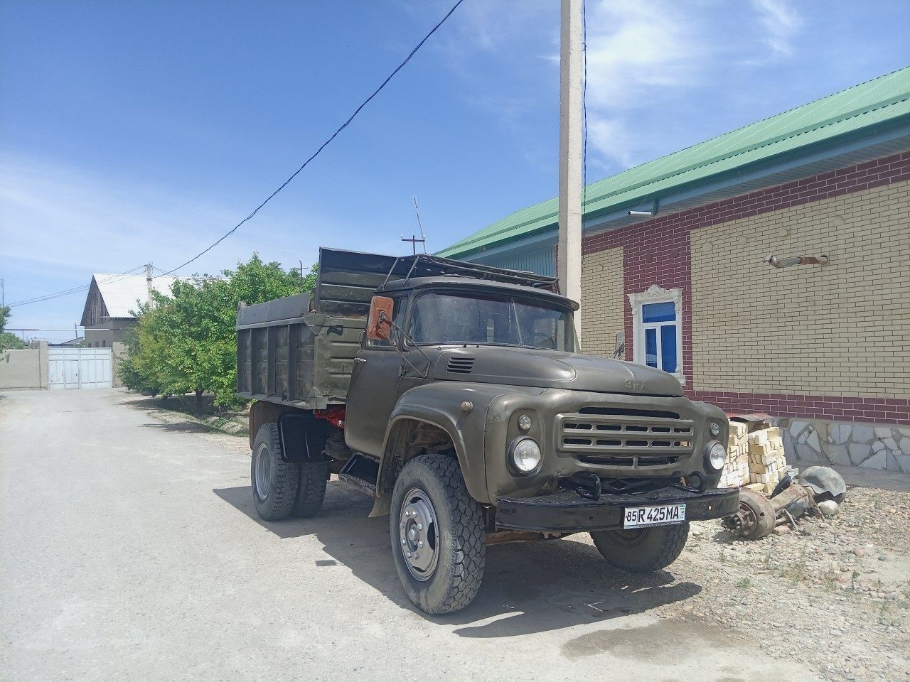 Zil sotiladi metanda