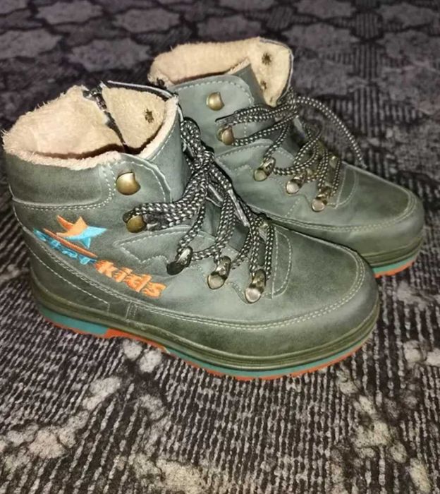 Продаются сапоги для мальчика.турция б/у