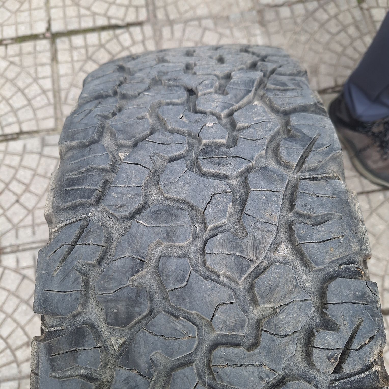 Гуми BFGOODRICH 255 70 16  гумите са два броя