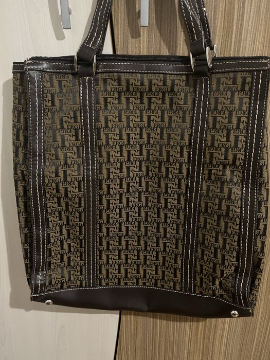 Дамска чанта голяма.