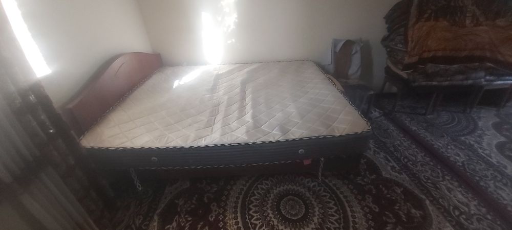 Spalni divan sotiladi. Faqat divan matrasi alohida sotiladi