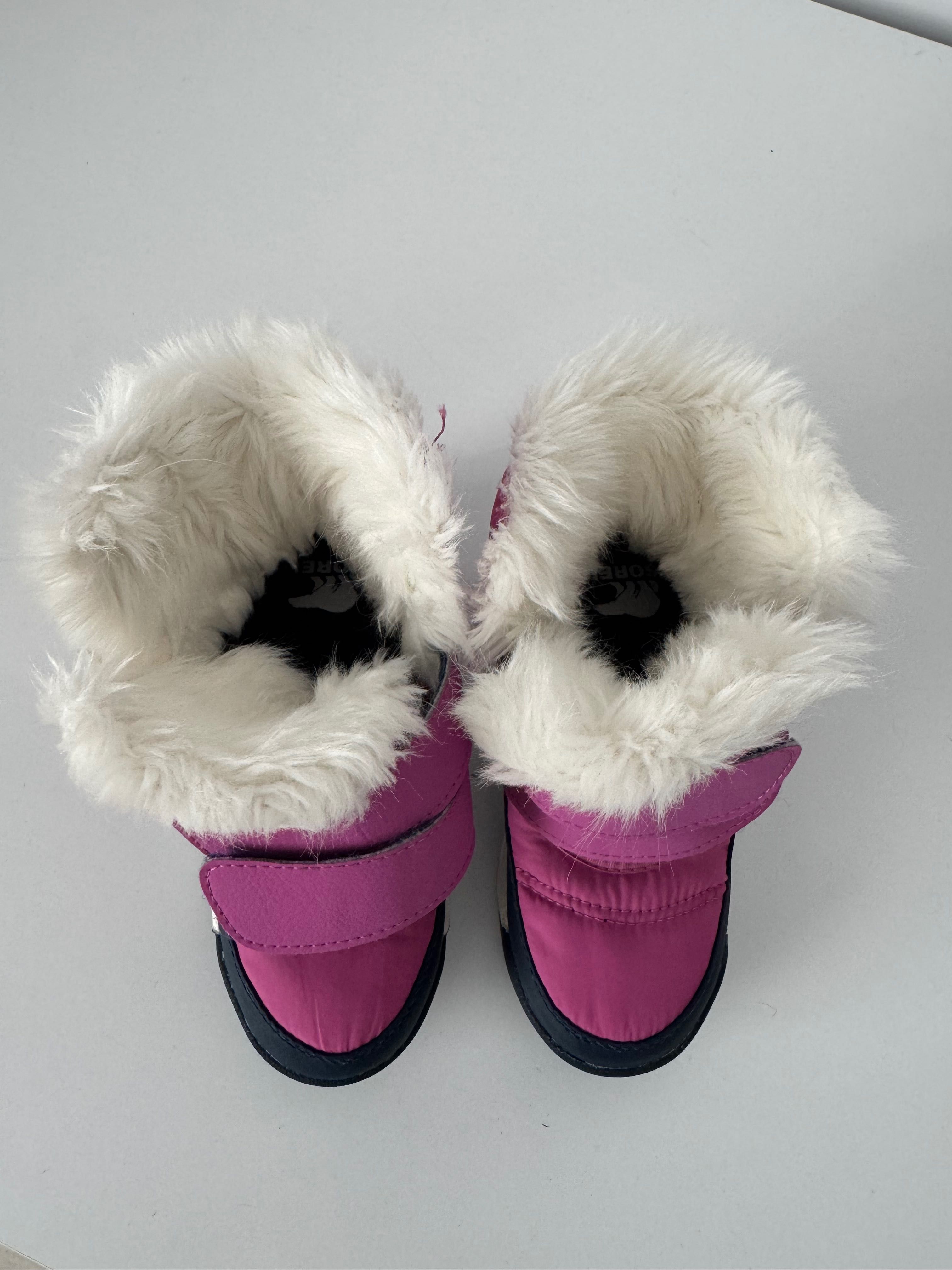 Cizme de zăpadă fatǎ. Marca Sorel . Mărimea 27 (15 cm)