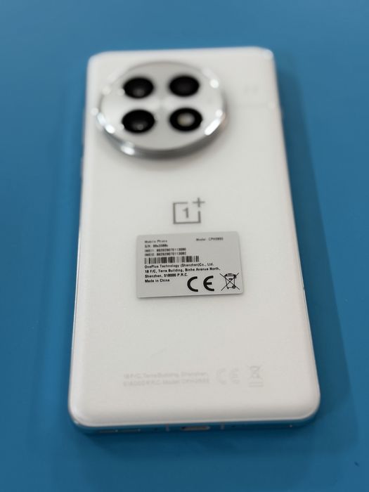 OnePlus 13 Pret 3200 lei