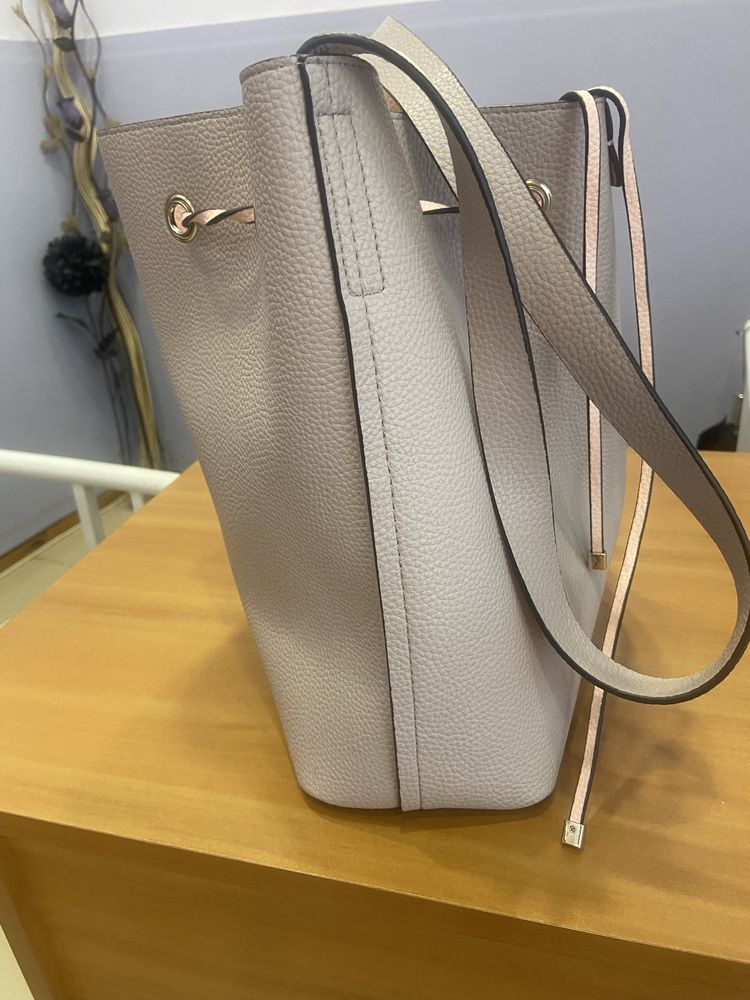 Дамска чанта Guess