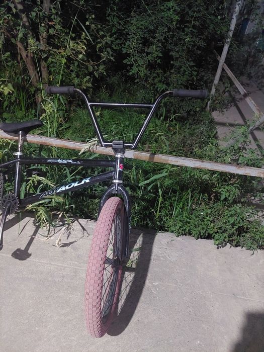 BMX.            .