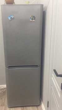 Продам холодильник Индезит серый