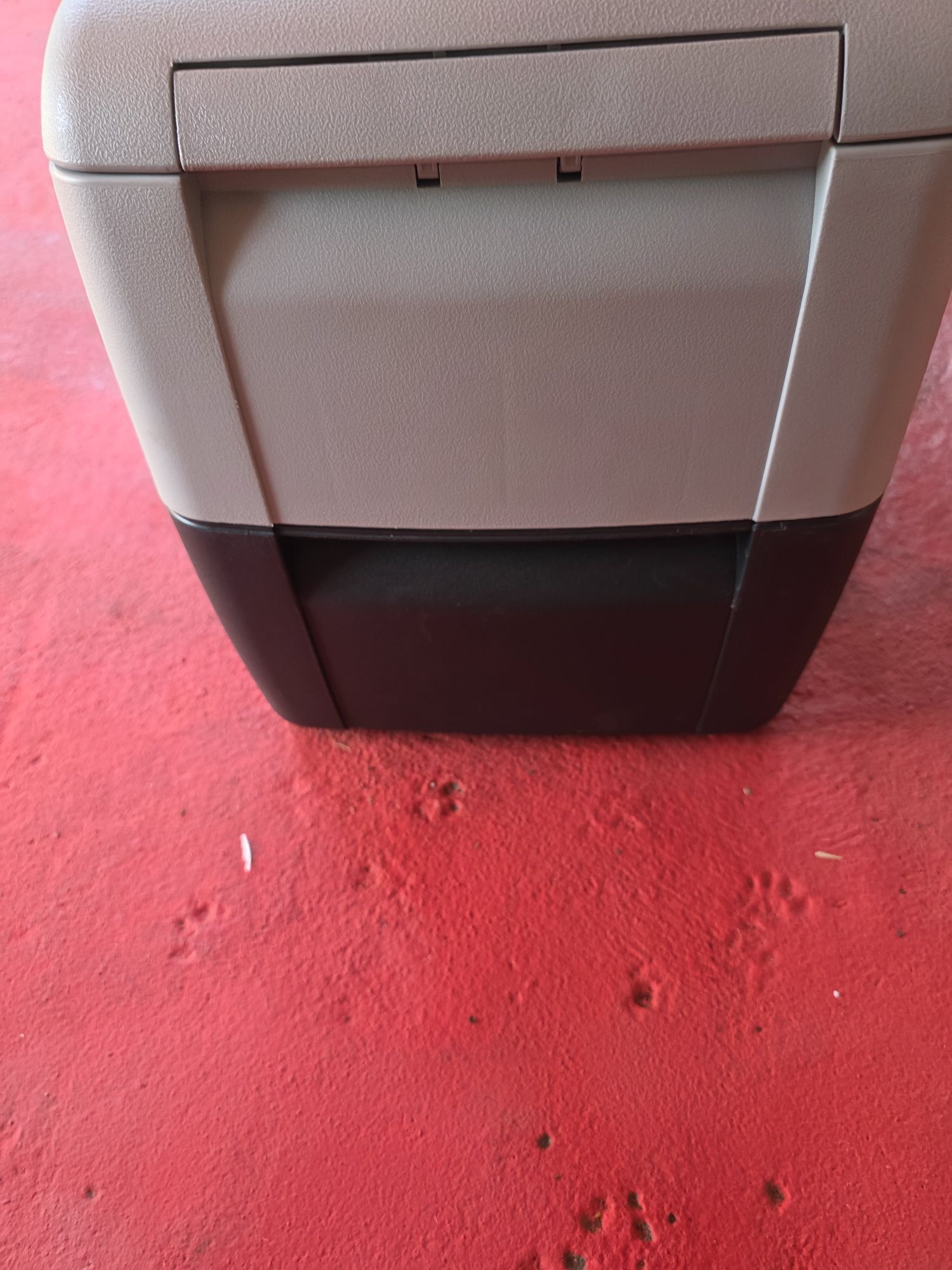 Lada Dometic la 12v si 24 cu adaptor original 220v ca nouă 10 zile fol