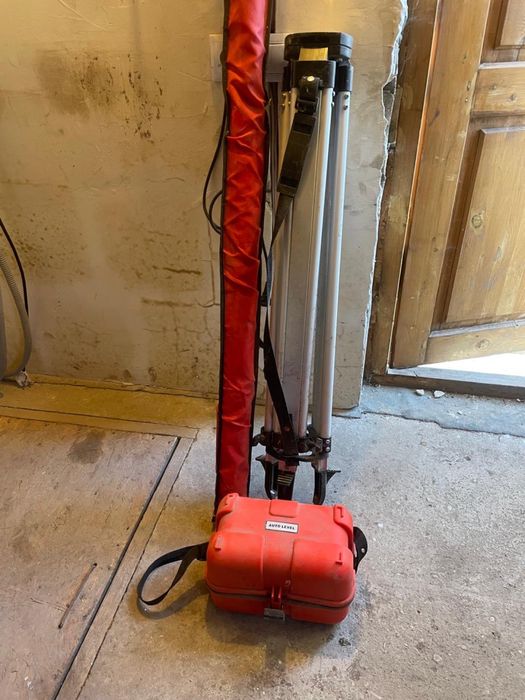 Продам Невелир .