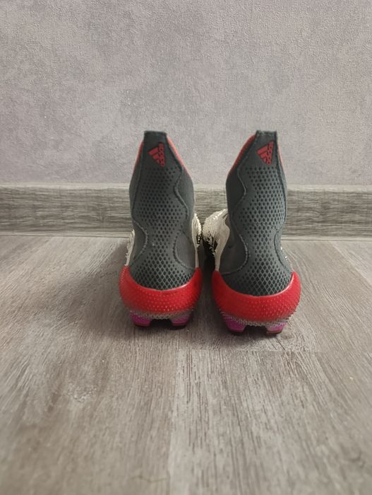 Продаю футбольные бутсы