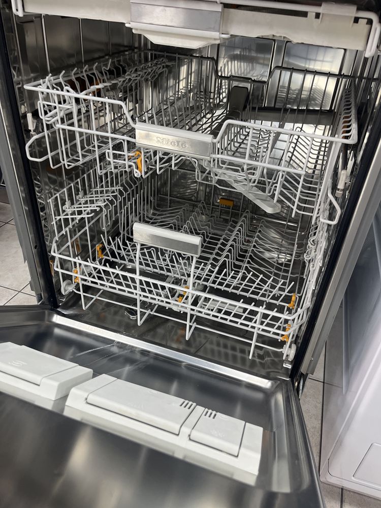 MIELE G6825 XXL sci миялна за полувграждане AutoOpen/24 м гаранция