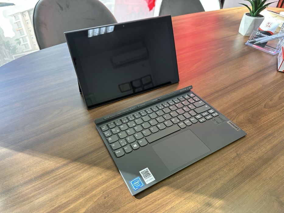 Лаптоп Lenovo D330