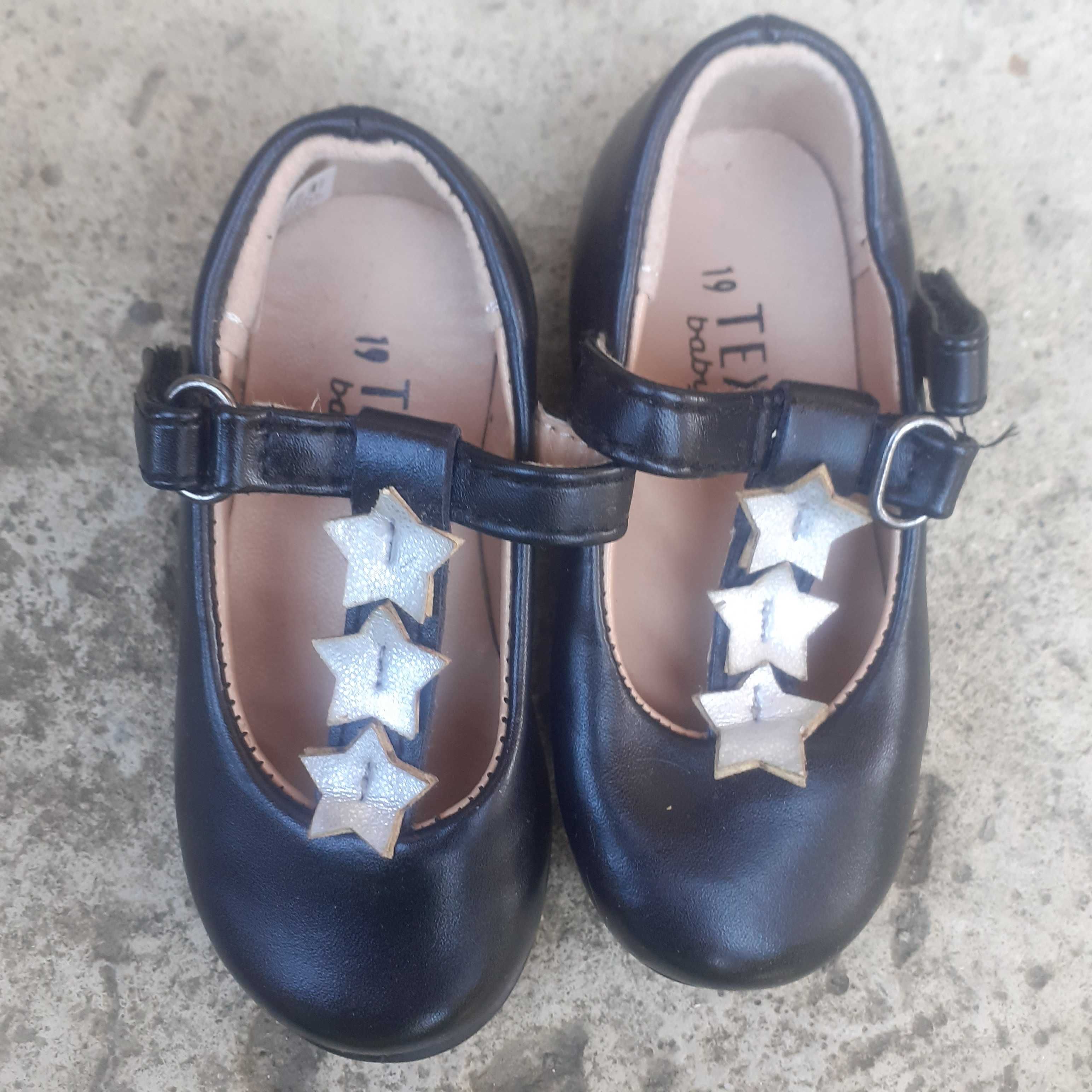 Vand pantofi fete, marimi 19, 21, 22, 23, pret 10 lei