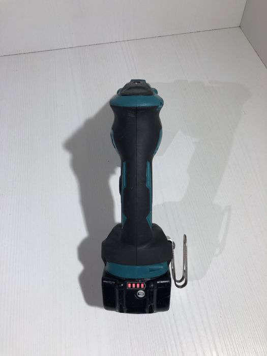 Mașină de însurubat Makita DFS 452