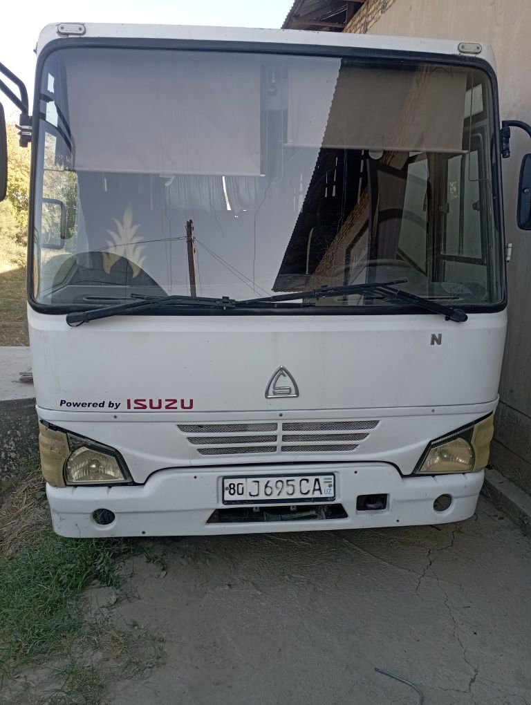 Avtobus Isuzu rusumli