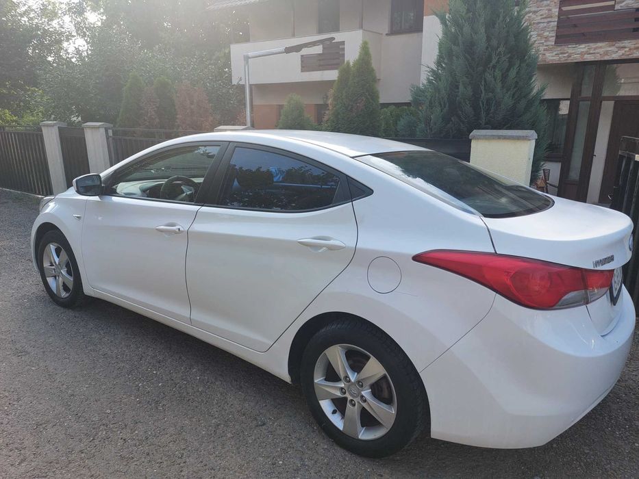 Auto Hyundai Elantra
