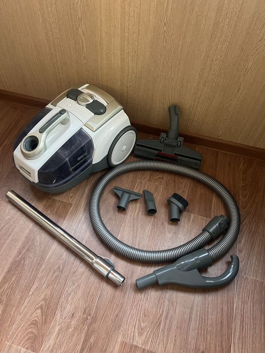 Пылесос Vitek с водяным фильтром