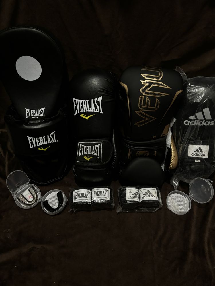 Боксерские перчатки venum шлем лапа бинт капа Everlast