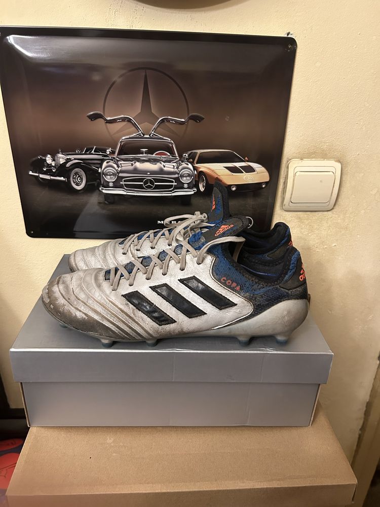 Футболни бутонки Nike и Adidas
