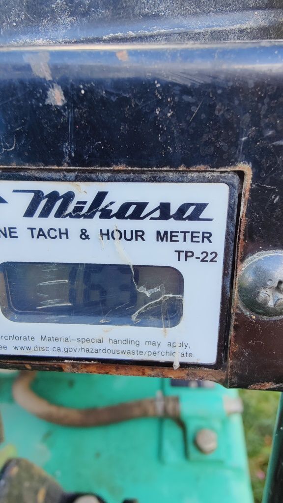 Placa vibranta reversibila Mikasa cu 163 ore de functionare si