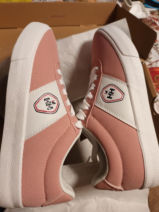 Продавам дамски маратонки Helly Henson размер36