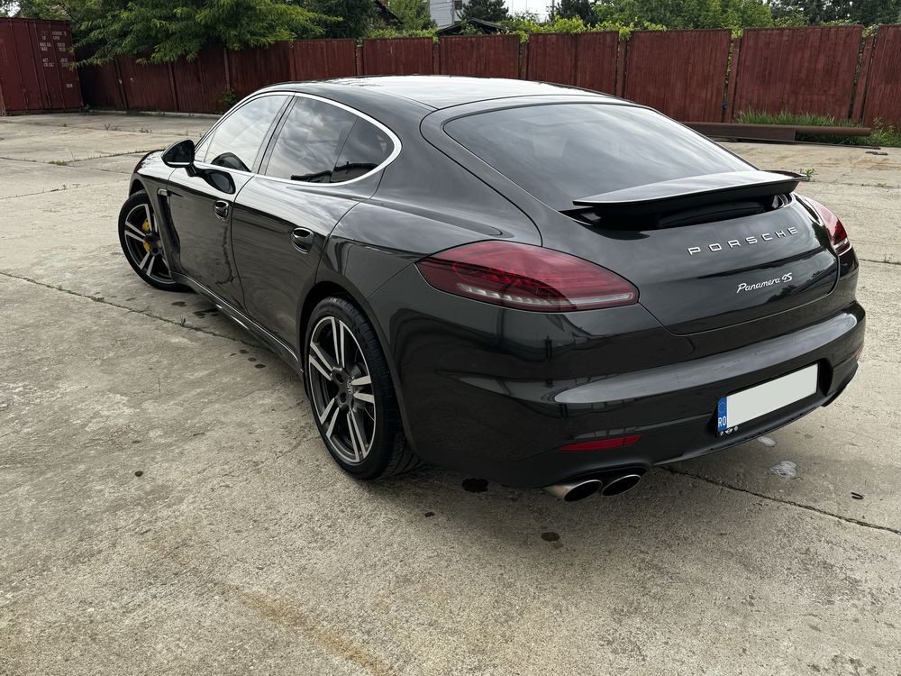 Porsche Panamera 4S